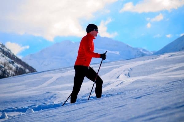 Nordic Walking-Trainer im Winter